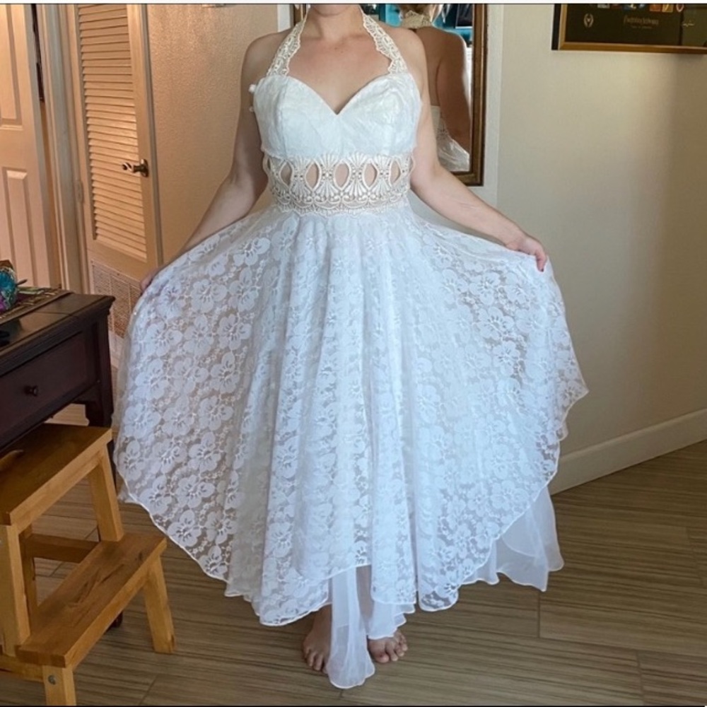 Vintage Fashion 1001 Nights White Floral Lace Halter Formal Dress